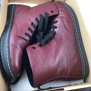 Doc Martens Leyton Women
